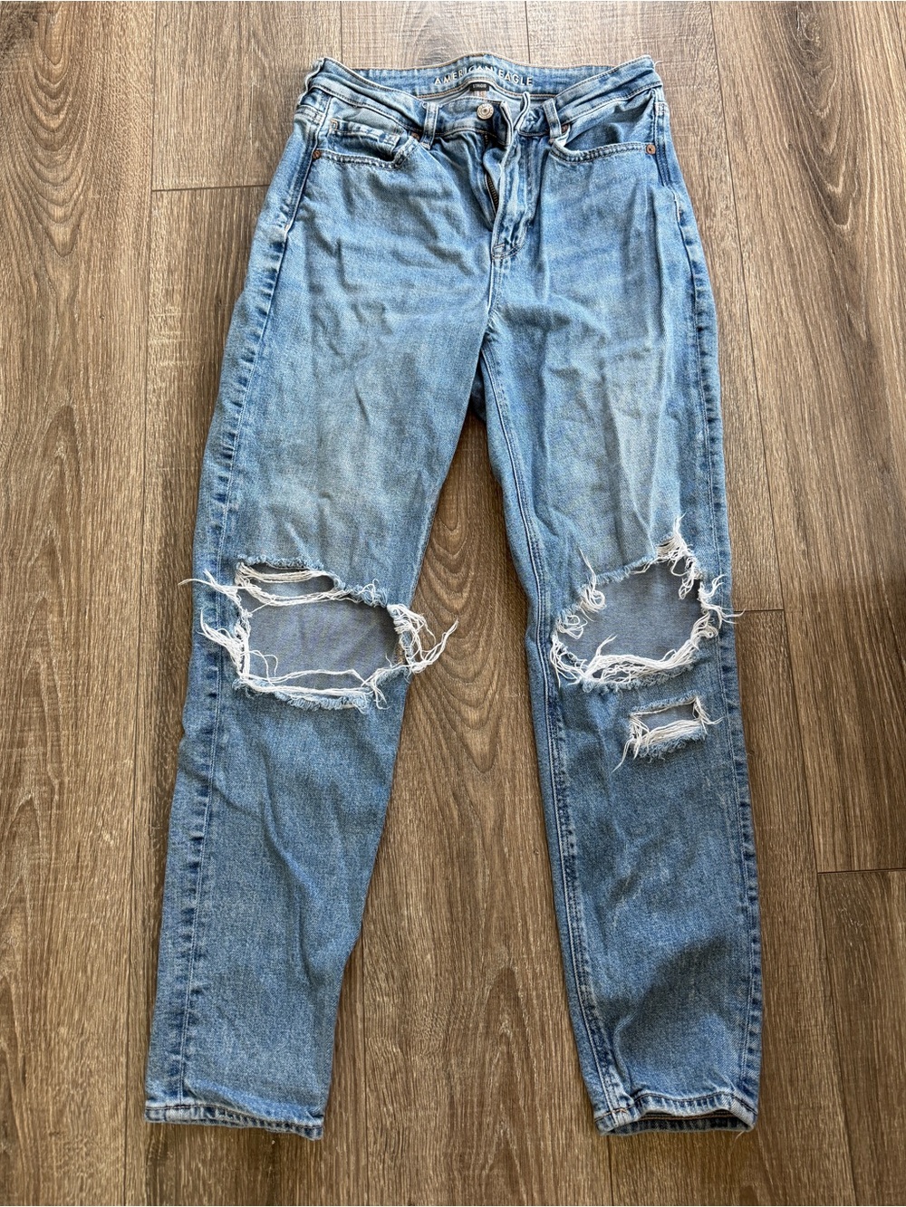 American Eagle Strigid Ripped Jeans